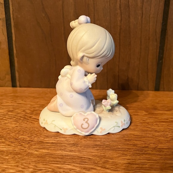 Precious Moments Growing In Grace Age 3 - Picture 1 of 5